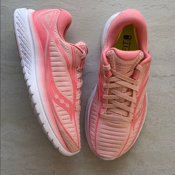 NWT Saucony Kinvara running sneakers rose - Picture 7 of 9